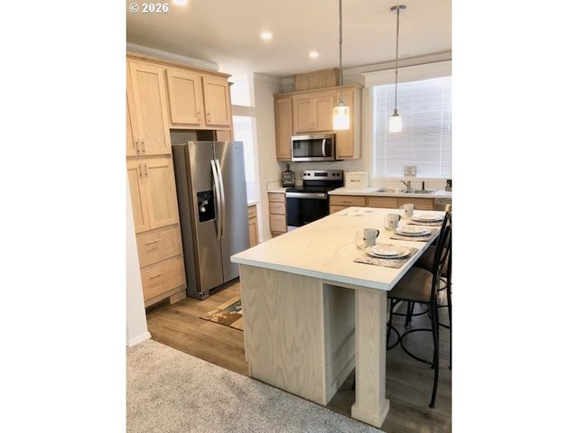 1025 S 6th 82, Harrisburg, OR 97446