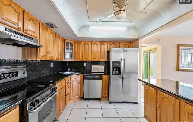 2150 Sans Souci Blvd B811, North Miami, FL 33181