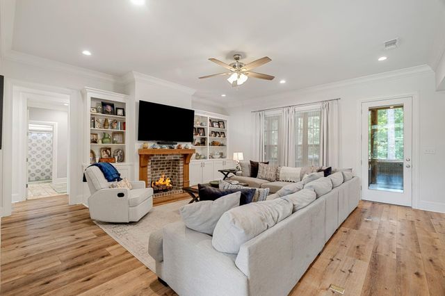12 Pinehill, Hattiesburg, MS 39402