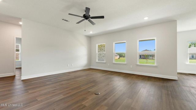 14215 Quill Avenue, Biloxi, MS 39532