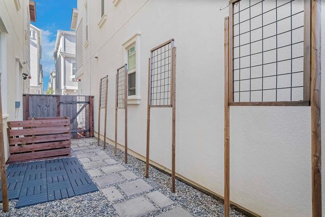 37721 Bay Crest Rd, Newark, CA 94560