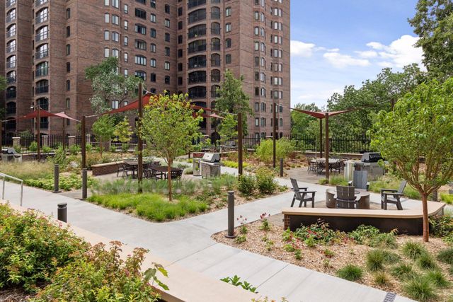 1201 Yale Place 2009, Minneapolis, MN 55403