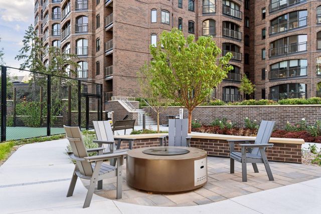 1201 Yale Place 2009, Minneapolis, MN 55403