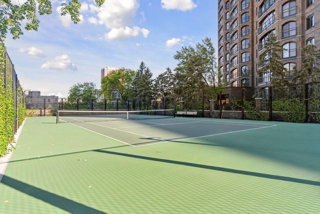 1201 Yale Place 2009, Minneapolis, MN 55403