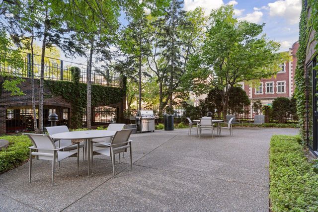 1201 Yale Place 2009, Minneapolis, MN 55403