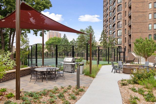 1201 Yale Place 2009, Minneapolis, MN 55403