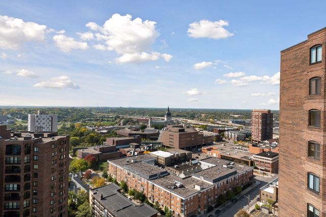 1201 Yale Place 2009, Minneapolis, MN 55403