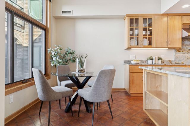 1201 Yale Place 2009, Minneapolis, MN 55403