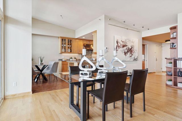 1201 Yale Place 2009, Minneapolis, MN 55403