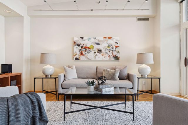 1201 Yale Place 2009, Minneapolis, MN 55403