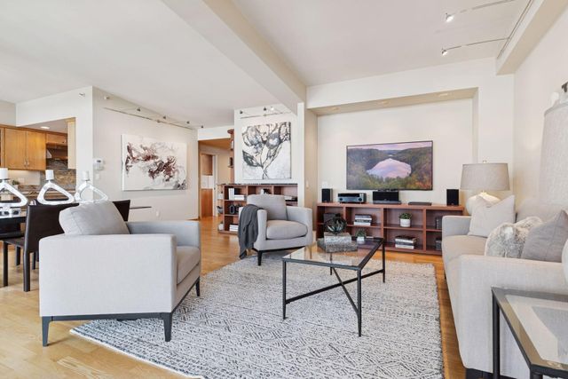 1201 Yale Place 2009, Minneapolis, MN 55403