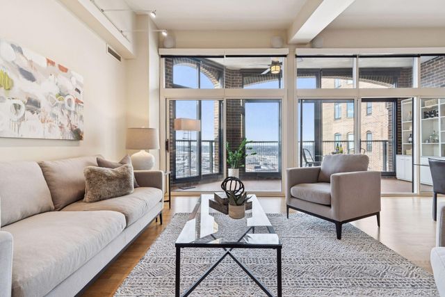 1201 Yale Place 2009, Minneapolis, MN 55403