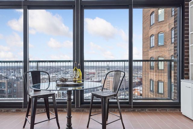 1201 Yale Place 2009, Minneapolis, MN 55403