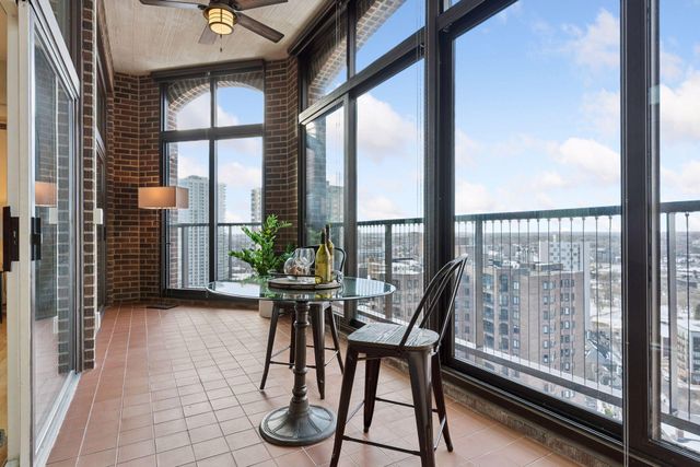 1201 Yale Place 2009, Minneapolis, MN 55403