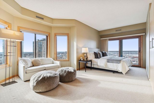 1201 Yale Place 2009, Minneapolis, MN 55403