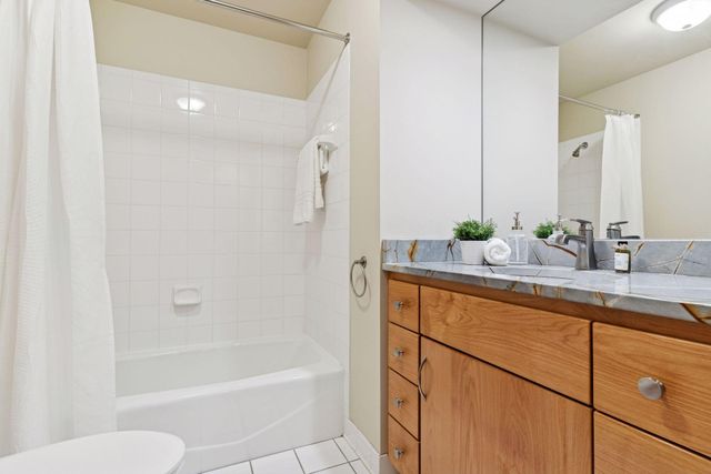 1201 Yale Place 2009, Minneapolis, MN 55403