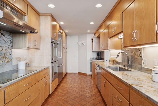 1201 Yale Place 2009, Minneapolis, MN 55403