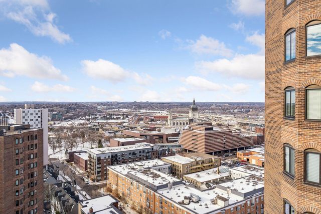 1201 Yale Place 2009, Minneapolis, MN 55403