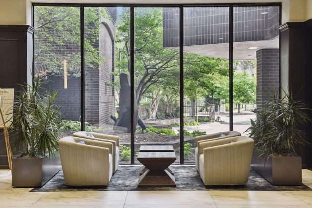 1201 Yale Place 2009, Minneapolis, MN 55403