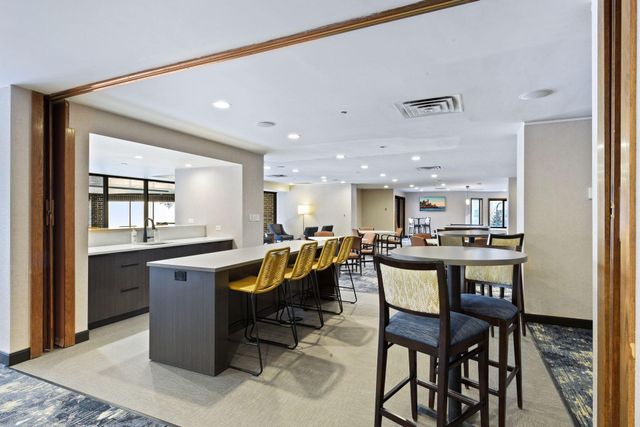 1201 Yale Place 2009, Minneapolis, MN 55403