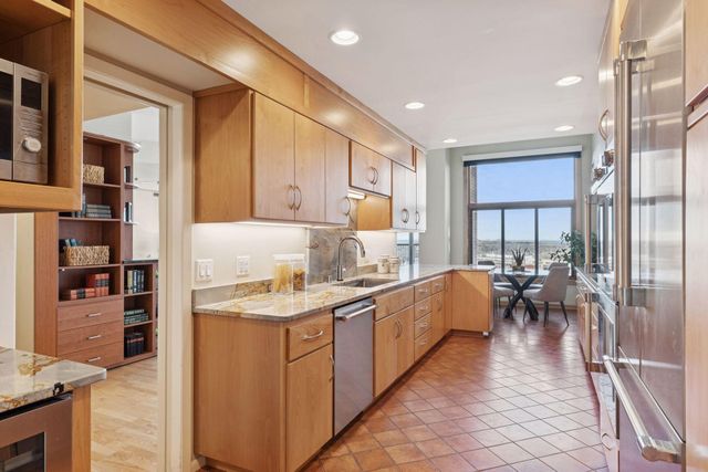 1201 Yale Place 2009, Minneapolis, MN 55403