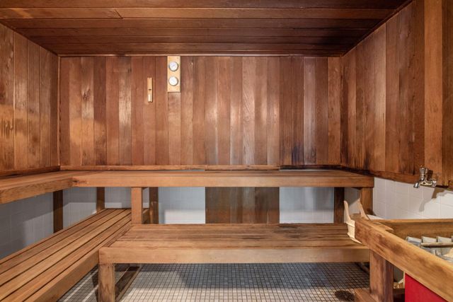 1201 Yale Place 2009, Minneapolis, MN 55403