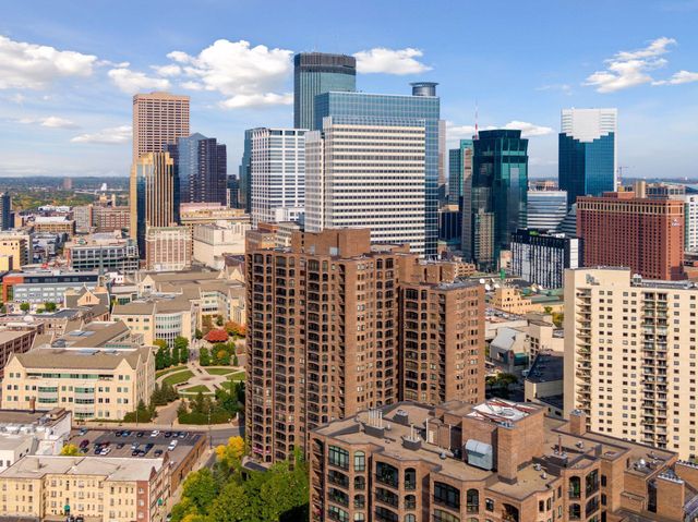 1201 Yale Place 2009, Minneapolis, MN 55403