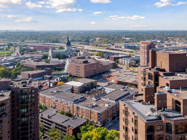 1201 Yale Place 2009, Minneapolis, MN 55403