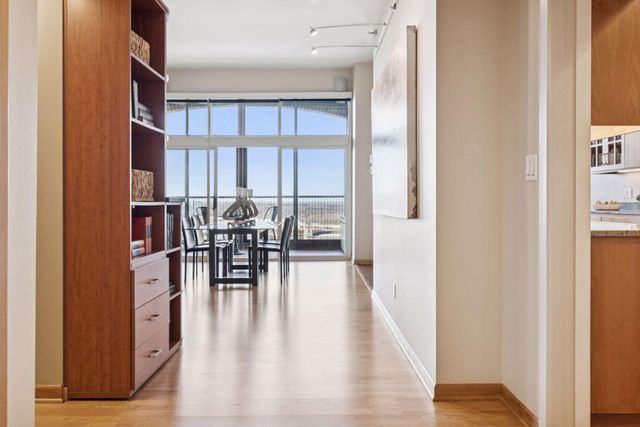 1201 Yale Place 2009, Minneapolis, MN 55403