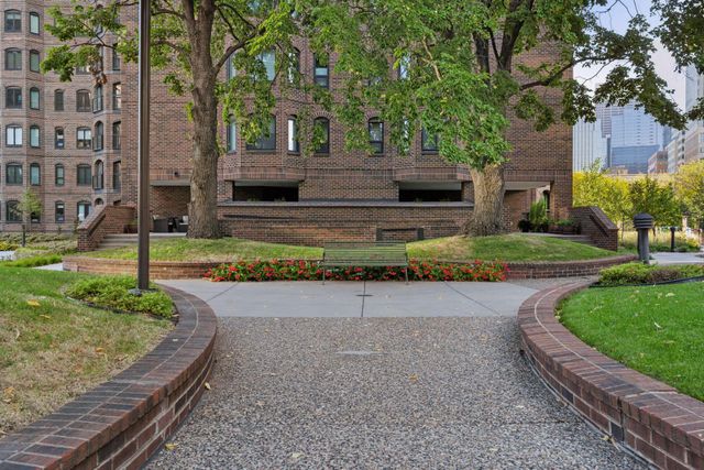 1201 Yale Place 2009, Minneapolis, MN 55403