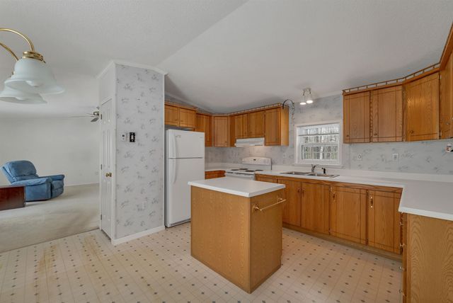 732 Concord Stage Rd Lot 7, Weare, NH 03281