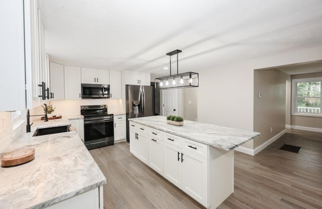 157 Hooksett Road, Auburn, NH 03032