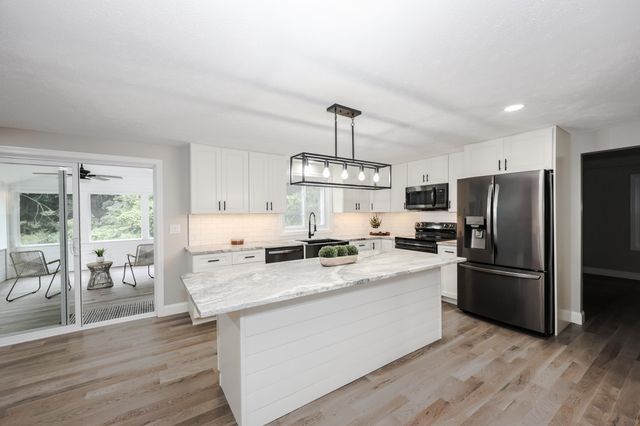 157 Hooksett Road, Auburn, NH 03032