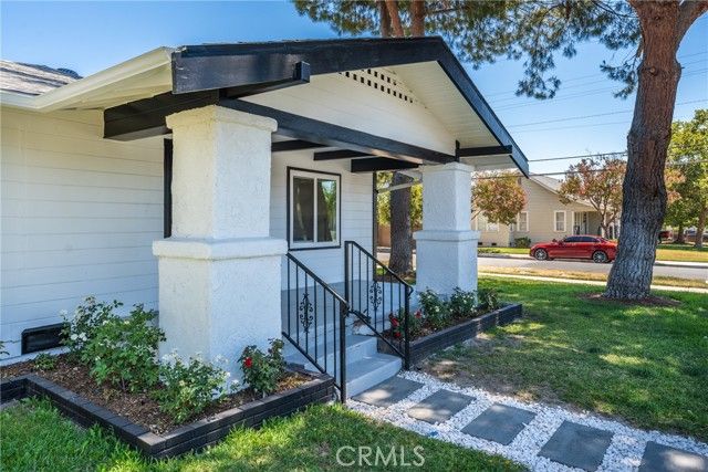 2105 Genevieve, San Bernardino, CA 92405