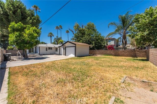2105 Genevieve, San Bernardino, CA 92405
