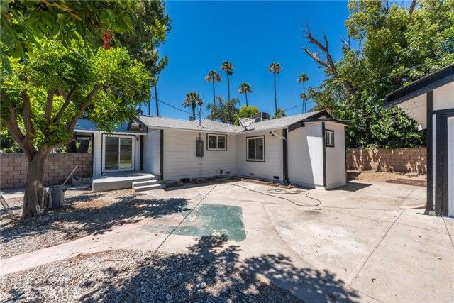 2105 Genevieve, San Bernardino, CA 92405