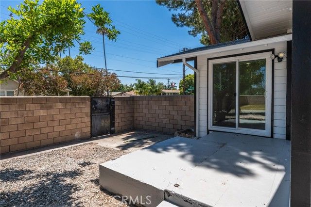 2105 Genevieve, San Bernardino, CA 92405