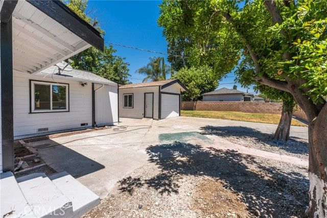 2105 Genevieve, San Bernardino, CA 92405