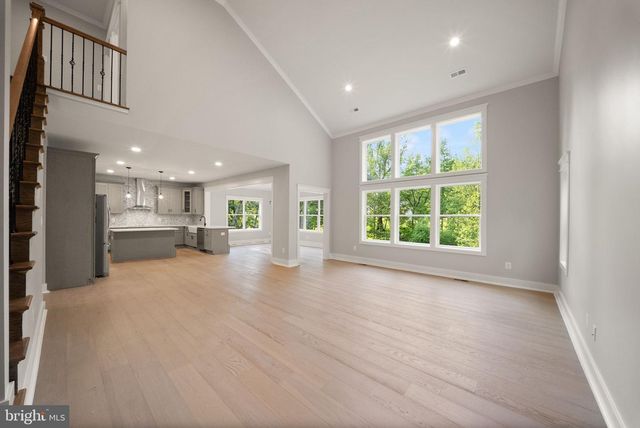8020 PINNACLE RIDGE DR, Manassas, VA 20112