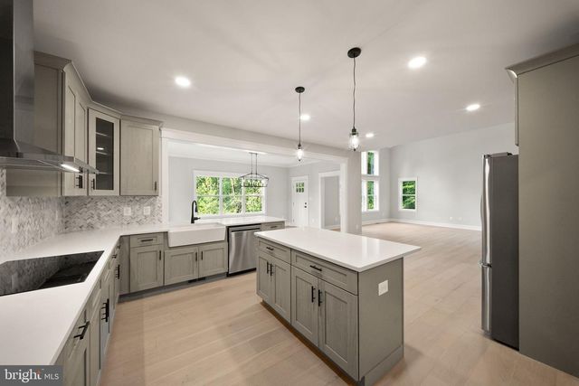 8020 PINNACLE RIDGE DR, Manassas, VA 20112