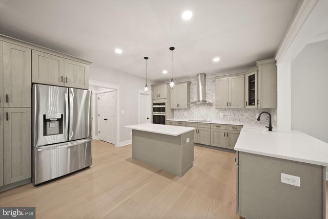 8020 PINNACLE RIDGE DR, Manassas, VA 20112