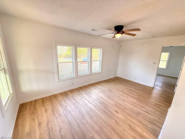 3546 N Old 52 Road, Pinnacle, NC 27043