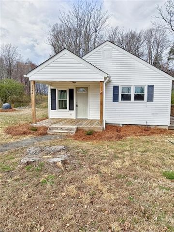 3546 N Old 52 Road, Pinnacle, NC 27043