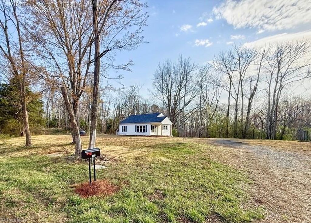 3546 N Old 52 Road, Pinnacle, NC 27043