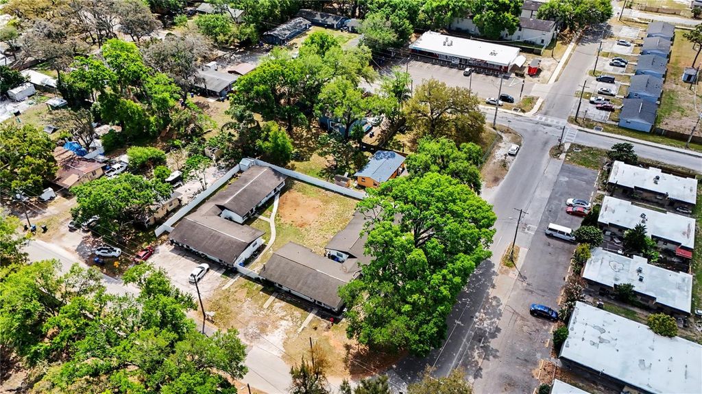 Image 17 of property listing at 14207 N 12TH STREET A, Tampa, FL 33613