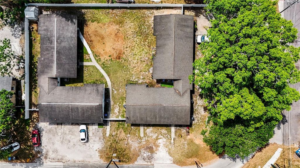 Image 3 of property listing at 14207 N 12TH STREET A, Tampa, FL 33613