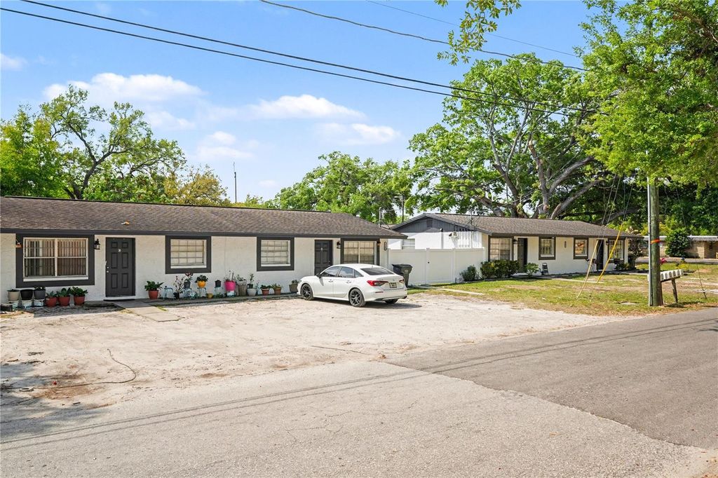 Image 4 of property listing at 14207 N 12TH STREET A, Tampa, FL 33613