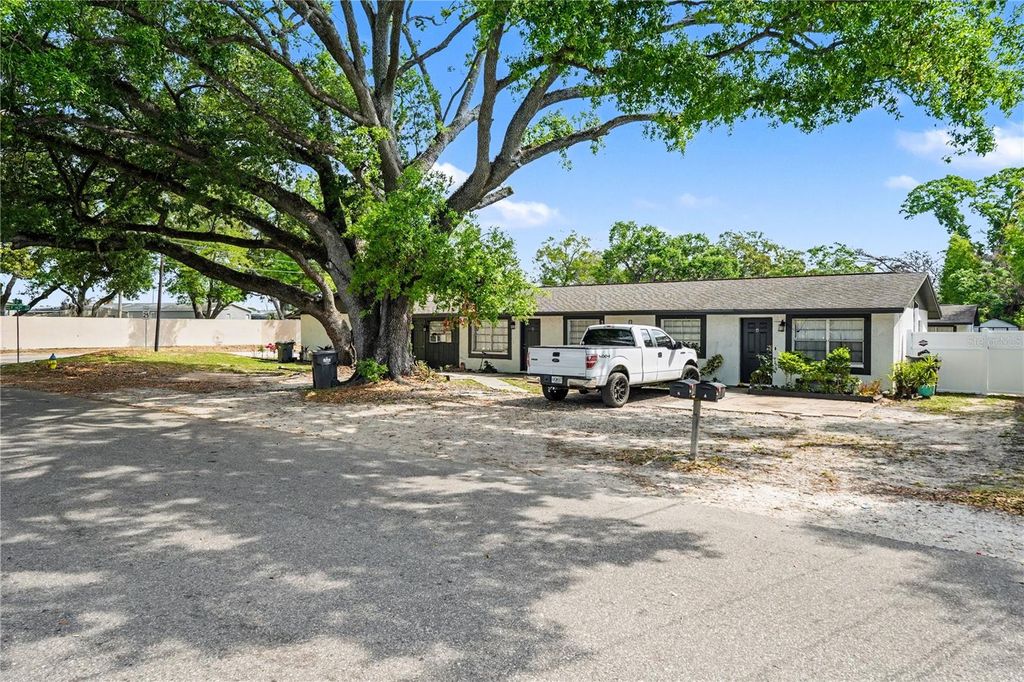 Image 6 of property listing at 14207 N 12TH STREET A, Tampa, FL 33613