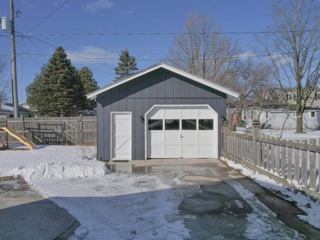 1612 17TH AVENUE, Menominee, MI 49858