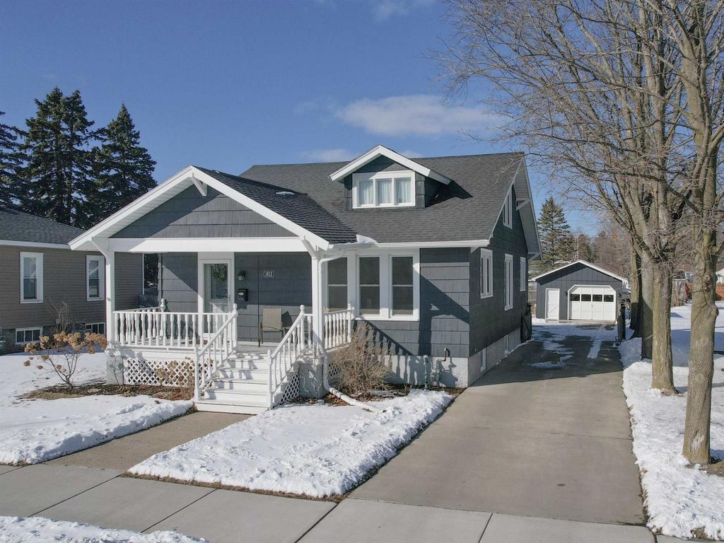 1612 17TH AVENUE, Menominee, MI 49858